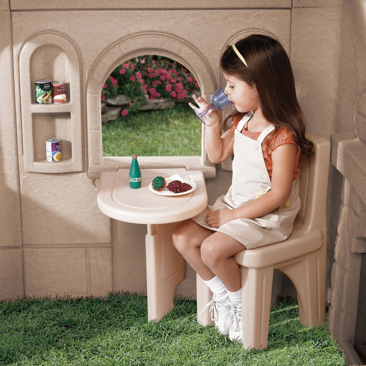 Brown Plastic Kids Playhouse P198