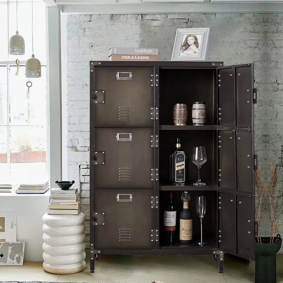 Metal Storage Locker with Doors and Shelves R2766