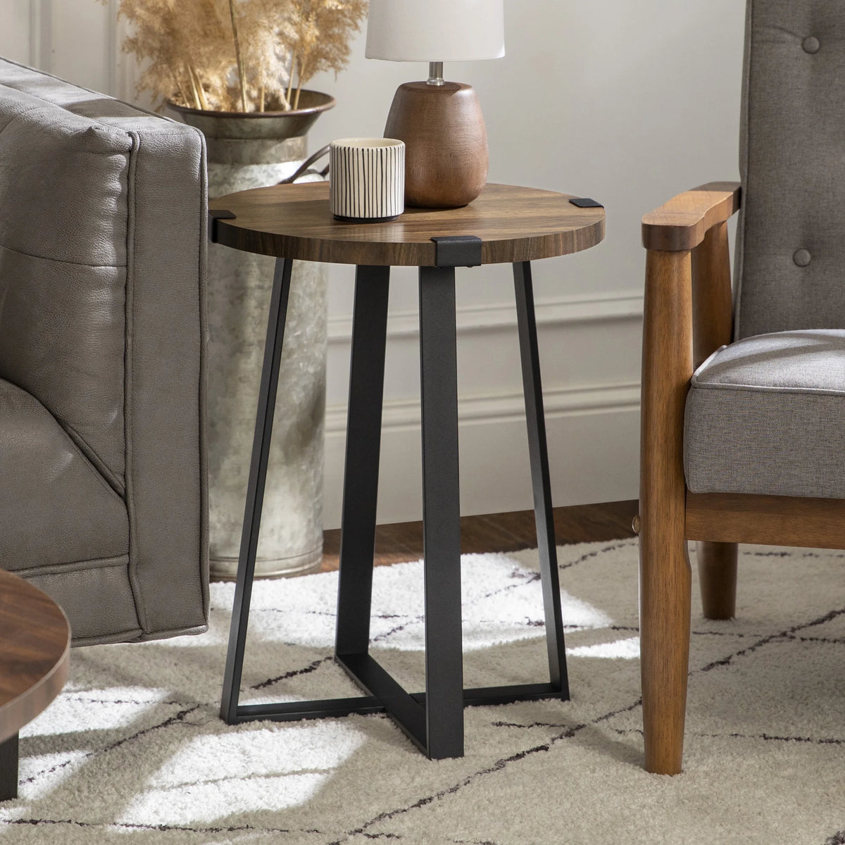 Set of 2 Dark Walnut Round Side Tables G850166