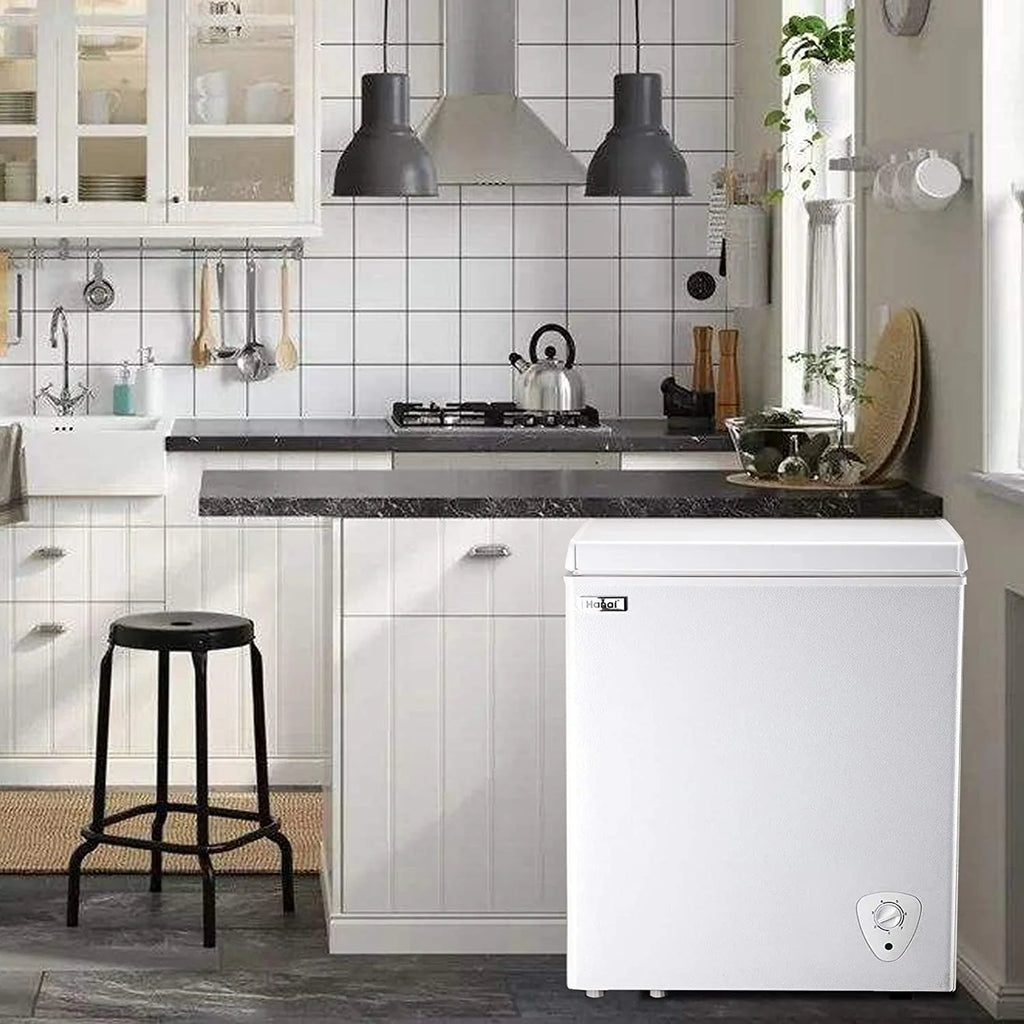 5.0 Cu Ft White Chest Freezer D689922