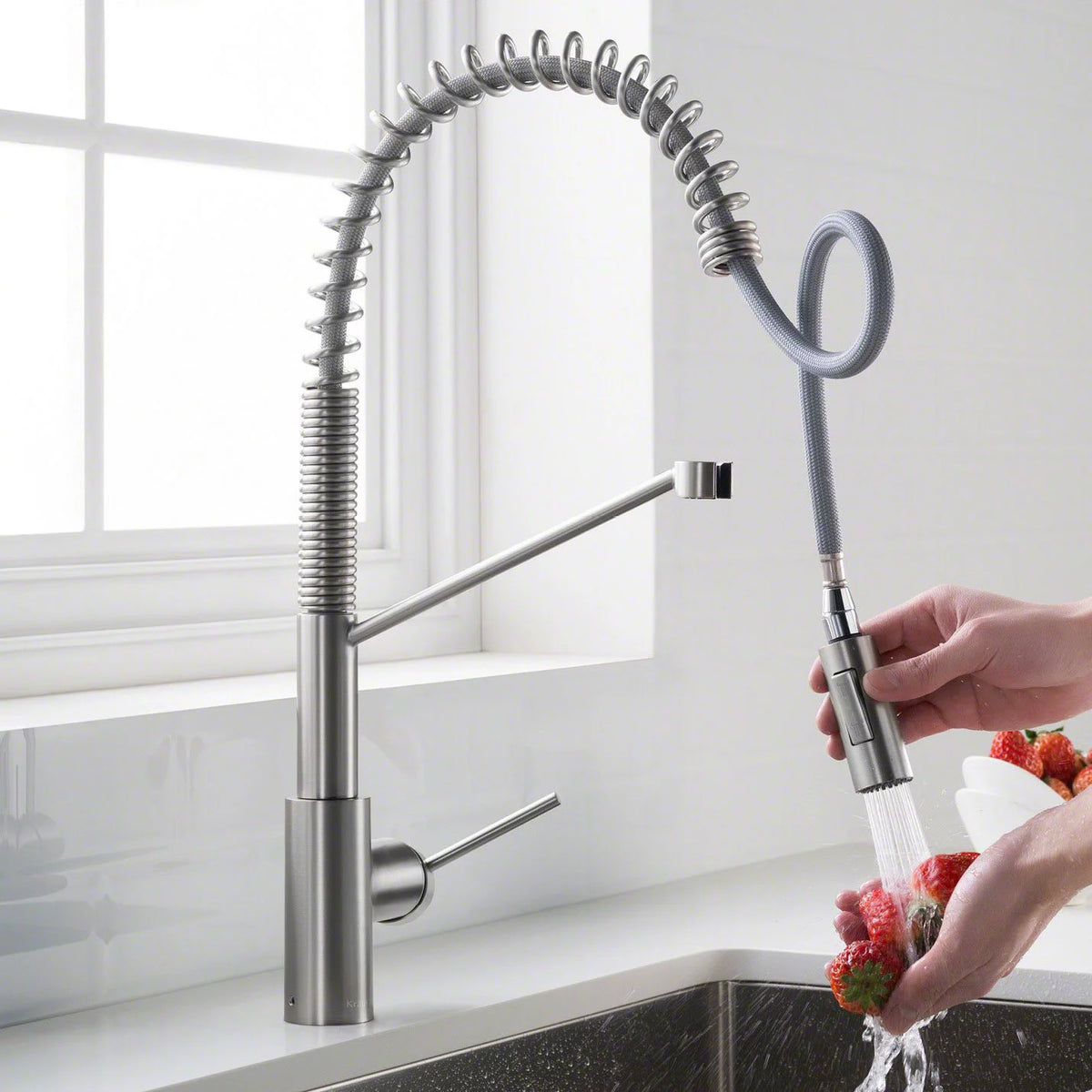 Single Handle Pull Down Kitchen Sink Faucet, Chrome G2782
