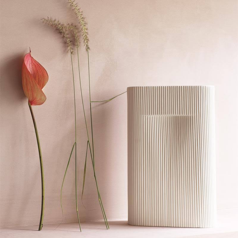 Off-White Vase M9118